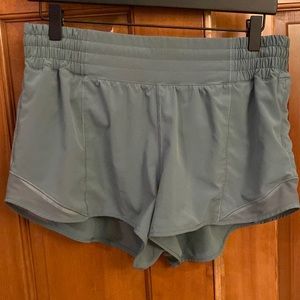 Lululemon Hotty Hot High Rise 2.5” inseam size 8